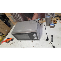Sharp R200INW Solo Mikrotalasna – 800W, 20 L | Outlet BGD