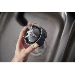 Crni Philips ProBlend Crush blender sa staklenom posudom od 2L i prenosnom flašicom