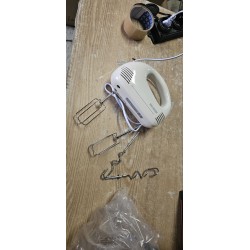 Beli Severin HM 3827 ručni mikser snage 200 W sa 5 brzina