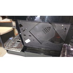Crni DeLonghi Magnifica S ECAM 22.110.B automatski aparat za kafu sa sistemom za mlečnu penu