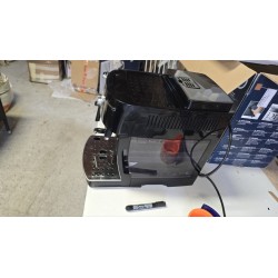 Crni DeLonghi Magnifica S ECAM 22.110.B automatski aparat za kafu sa sistemom za mlečnu penu
