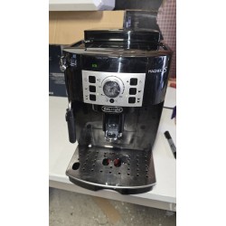Crni DeLonghi Magnifica S ECAM 22.110.B automatski aparat za kafu sa sistemom za mlečnu penu