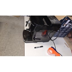 Crni DeLonghi Magnifica S ECAM 22.110.B automatski aparat za kafu sa sistemom za mlečnu penu