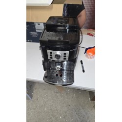 Crni DeLonghi Magnifica S ECAM 22.110.B automatski aparat za kafu sa sistemom za mlečnu penu