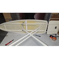 Tefal TI1200E0 daska za peglanje sa bež navlakom, radnom površinom 124x40 cm i manjim oštećenjem farbe na nogici