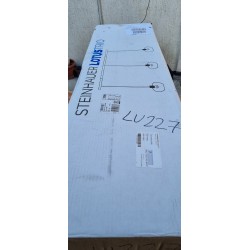 Steinhauer Lotus visilica sa tri velika staklena abažura i metalnom šinom u boji čelika