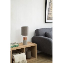 Skandinavska stona lampa Loistaa Mello sa tamnosivim pamučnim abažurom i bazom od betona i bakra