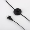 Moderna podna lampa Loistaa Satley sa crnim somotskim abažurom i zlatnim metalnim postoljem