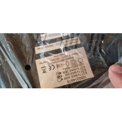 Crna Loistaa Satley podna lampa sa somotnim abažurom i zlatnim metalnim ramom