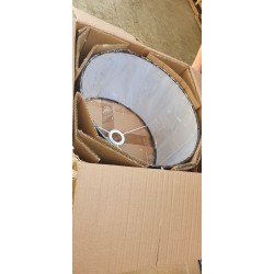 Crna Loistaa Satley podna lampa sa somotnim abažurom i zlatnim metalnim ramom