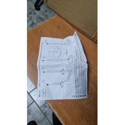 Crna Tosel Mykines podna lampa u skandinavskom stilu sa drvenim stalkom, cilindričnim abažurom i E27 grlom