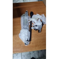 Crna Tosel Mykines podna lampa u skandinavskom stilu sa drvenim stalkom, cilindričnim abažurom i E27 grlom