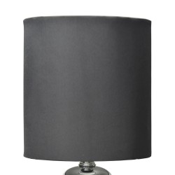 Elegantna noćna stona lampa Nave John sa crnim tekstilnim abažurom i hromiranim postoljem