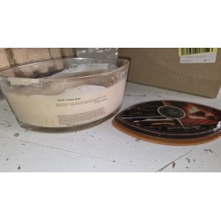 WoodWick Vanilla Bean ovalna mirisna sveća u staklenoj posudi sa drvenim poklopcem i blago pomerenim voskom