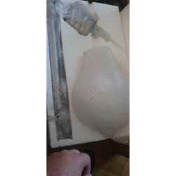 Trio Edison podna lampa sa belim opalnim staklenim abažurom i metalnim postoljem