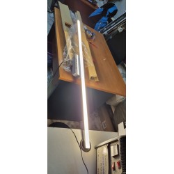Moderna linearna Wofi Clay LED plafonska lampa dužine 120 cm sa hromiranim detaljima