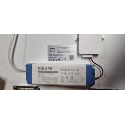 Philips Hue Surimu White & Color Ambiance LED panel 60x60 cm u beloj boji za plafonsku ili zidnu montažu
