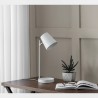 Loistaa Wheeler bela metalna stona lampa sa mat završnom obradom i podesivim abažurom