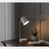 Loistaa Wheeler bela metalna stona lampa sa mat završnom obradom i podesivim abažurom
