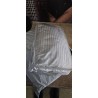 Sampur beli luksuzni jastuk 40x70 cm sa šupljim mikrofiber vlaknima i prugastom žakard navlakom