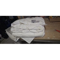Wolkenkind beli jorgan 135x200 cm od guščijeg paperja i perja sa blagim žućenjem od stajanja