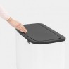 Brabantia Bo Touch kanta 34 L bela – udubljenja na kućištu