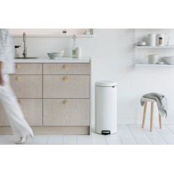 Bela metalna kanta na pedalu Brabantia NewIcon 30L sa soft-close poklopcem outlet