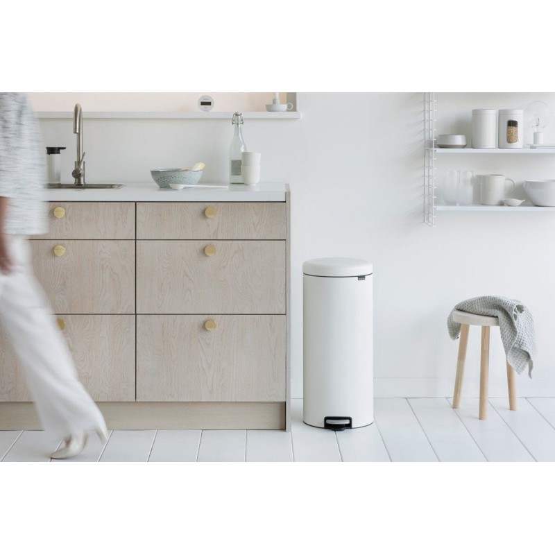 Bela metalna kanta na pedalu Brabantia NewIcon 30L sa soft-close poklopcem outlet