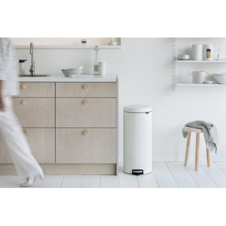 Bela metalna kanta na pedalu Brabantia NewIcon 30L sa soft-close poklopcem outlet