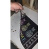 Crna Love Ananas prostirka 40x60 cm sa tri šarena ananasa i neklizajućom poleđinom od lateksa