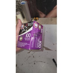 SnowWhite 100 LED lampice na baterije sa zelenim kablom i hladno belim svetlom