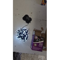 SnowWhite 100 LED lampice na baterije sa zelenim kablom i hladno belim svetlom
