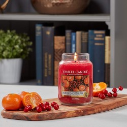 Yankee Candle Mandarin Cranberry mirisna sveća u maloj staklenoj tegli od 104 grama sa voćnim mirisom mandarine i brusnice