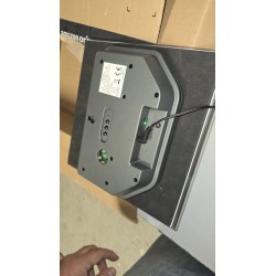 Orium digitalni zidni LED sat sa belim brojevima i termometrom na zatamnjenom staklu