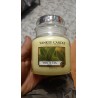 Yankee Candle White Tea srednja mirisna sveća u staklenoj tegli od 411 g