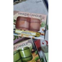 Yankee Candle Garden Picnic set od 12 mirisnih čajnih sveća sa voćno-cvetnim mirisom