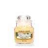 Yankee Candle Tobacco Flower mirisna sveća u maloj staklenoj tegli od 104 grama sa začinsko-drvenastim mirisom cveta duvana