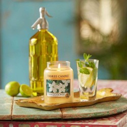 Yankee Candle Tobacco Flower mirisna sveća u maloj staklenoj tegli od 104 grama sa začinsko-drvenastim mirisom cveta duvana
