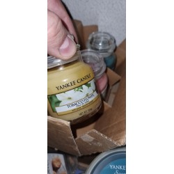 Yankee Candle Tobacco Flower mala mirisna sveća u staklenoj tegli od 104 g