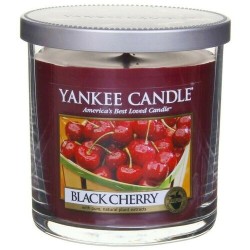 Crvena Yankee Candle Black Cherry mirisna sveća od 198 grama u staklenoj čaši sa glatkim oblikom