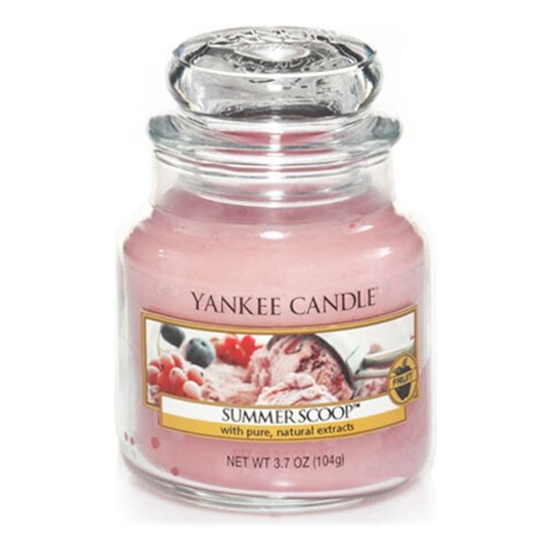 Yankee Candle Summer Scoop mirisna sveća u maloj staklenoj tegli od 104 grama sa voćno-slatkim mirisom jagoda i krema
