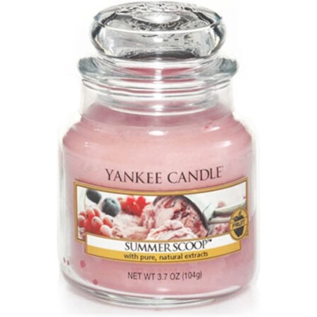 Yankee Candle Summer Scoop mirisna sveća u maloj staklenoj tegli od 104 grama sa voćno-slatkim mirisom jagoda i krema