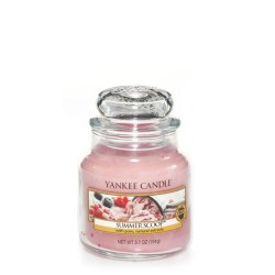 Yankee Candle Summer Scoop mirisna sveća u maloj staklenoj tegli od 104 grama sa voćno-slatkim mirisom jagoda i krema