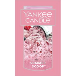 Yankee Candle Summer Scoop mirisna sveća u maloj staklenoj tegli od 104 grama sa voćno-slatkim mirisom jagoda i krema