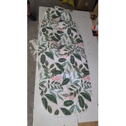 Zelena navlaka za dasku za peglanje sa dezenom lišća dimenzija 134x45 centimetara uživo