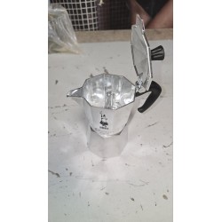 Bialetti Moka Express 4 Šoljice | Originalna Moka Pot | Made in Italy | Outlet BGD