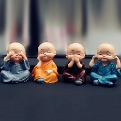 Set 4 šarmantne figurice malih monaha od smole 6x4 cm dekoracija za automobil i kuću