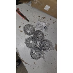 Kimjo retro plafonska lampa crna 6xE14 sa polomljenim grlom i bez jednog abažura_1