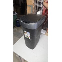 rotho-twist-kanta-50l-crna-ostecenje-dole-outlet-9