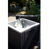 Grafit sivi Keter Ice Cube 3u1 baštenski stočić, frižider i tabure od plastike sa izgledom ratana i rupom na uglu poklopca